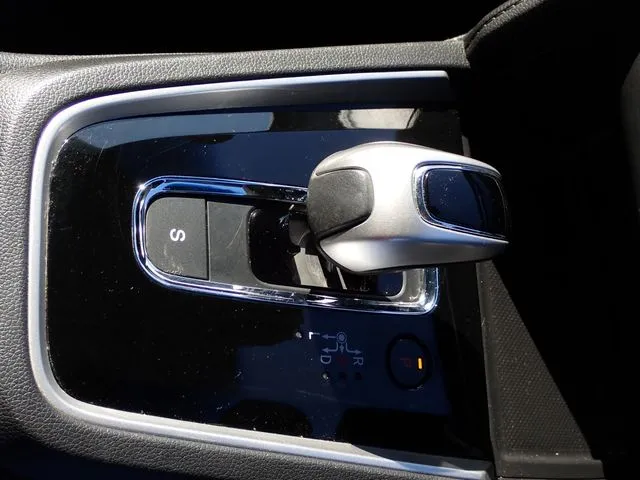 ホンダ　シャトル　ハイブリッド　４ＷＤ