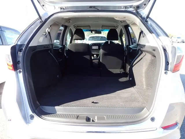 ホンダ　シャトル　ハイブリッド　４ＷＤ