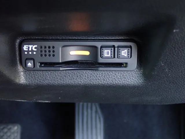 ホンダ　シャトル　ハイブリッド　４ＷＤ