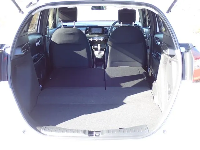 フィット e:HEV 4WD(ホンダ)の車両写真