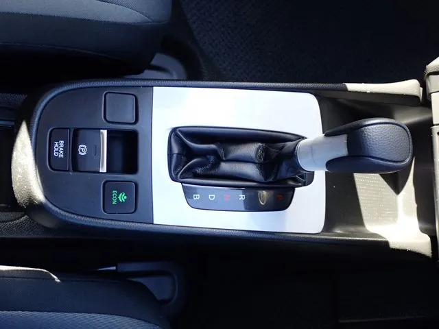 フィット e:HEV 4WD(ホンダ)の車両写真