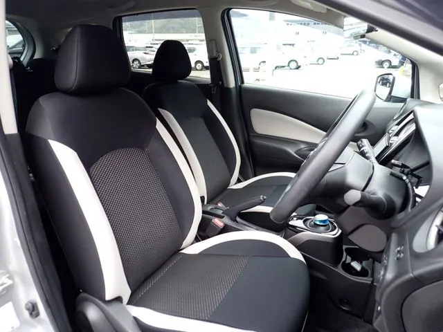 ノート（ニッサン）の車両写真