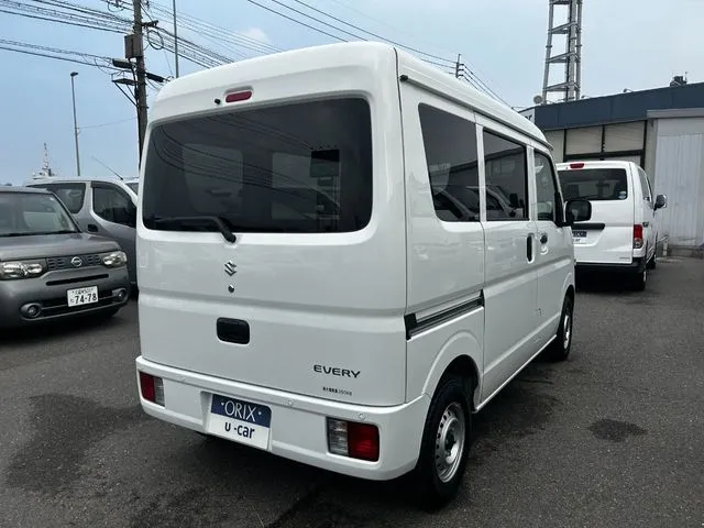エブリイバン（スズキ）の車両写真