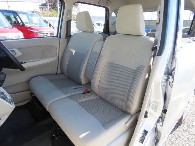 ムーヴ（ダイハツ）の車両写真