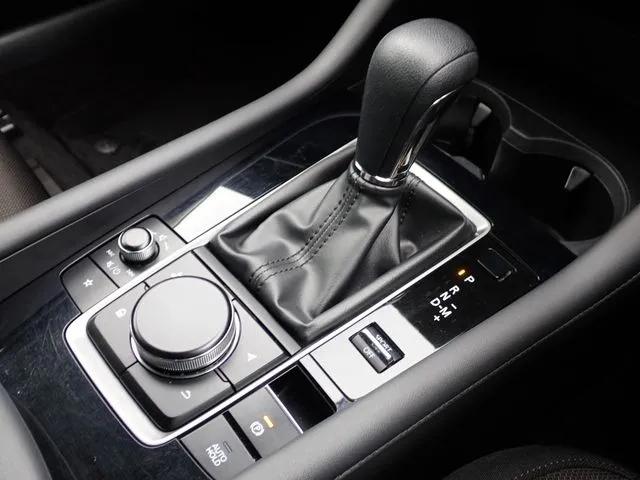 ＭＡＺＤＡ３　セダン（マツダ）の車両写真