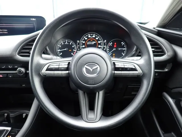 ＭＡＺＤＡ３　セダン（マツダ）の車両写真