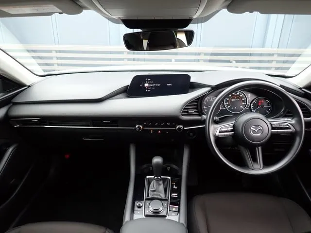 ＭＡＺＤＡ３　セダン（マツダ）の車両写真