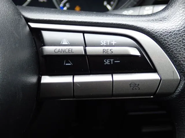 ＭＡＺＤＡ３　セダン（マツダ）の車両写真