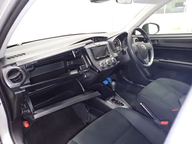 トヨタ　カローラアクシオ