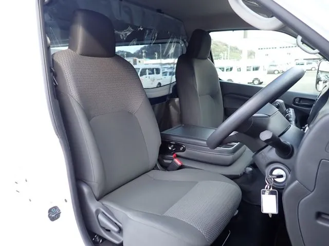 ＮＶ３５０キャラバン（ニッサン）の車両写真