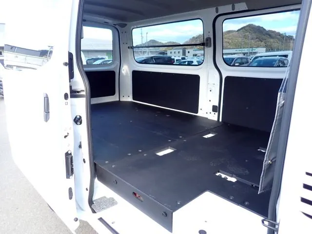 ＮＶ３５０キャラバン（ニッサン）の車両写真