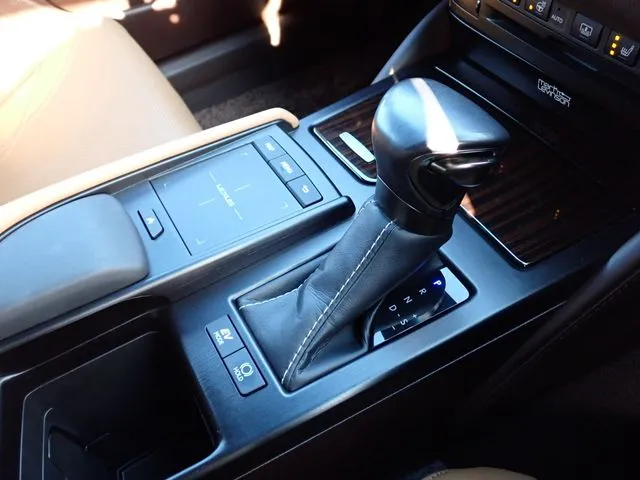 レクサス　ＥＳ３００ｈ（トヨタ）の車両写真