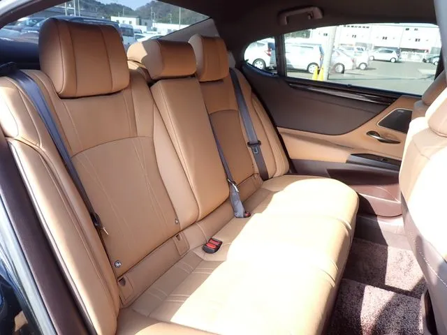 レクサス　ＥＳ３００ｈ（トヨタ）の車両写真