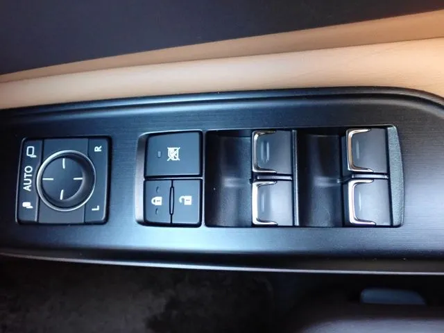 レクサス　ＥＳ３００ｈ（トヨタ）の車両写真