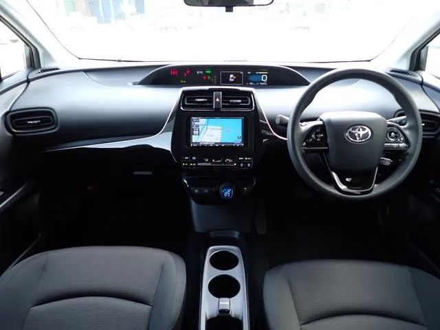 プリウス（トヨタ）の車両写真