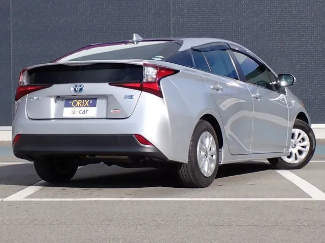 プリウス（トヨタ）の車両写真