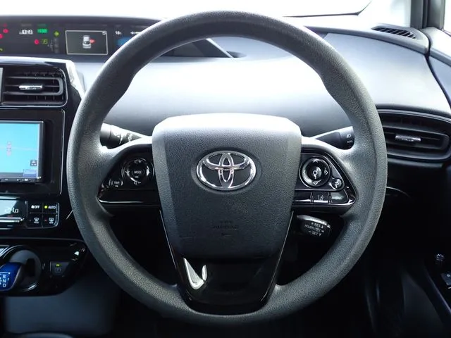 プリウス（トヨタ）の車両写真