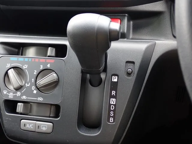 ミラ　イース（ダイハツ）の車両写真