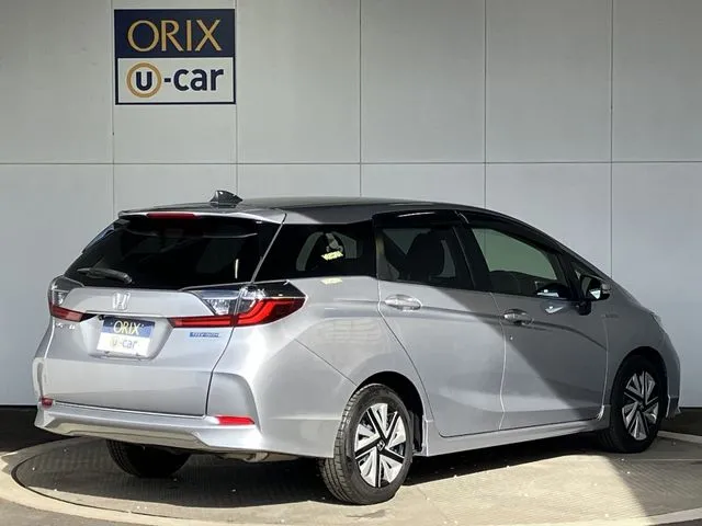 シャトル　ハイブリッド（ホンダ）の車両写真