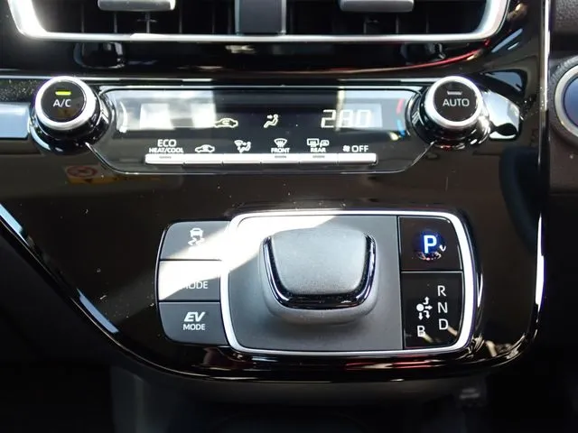 トヨタ　アクア