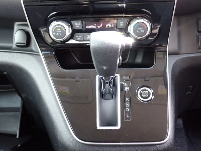 ニッサン　セレナ