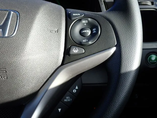 シャトル　ハイブリッド（ホンダ）の車両写真