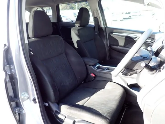 シャトル　ハイブリッド（ホンダ）の車両写真