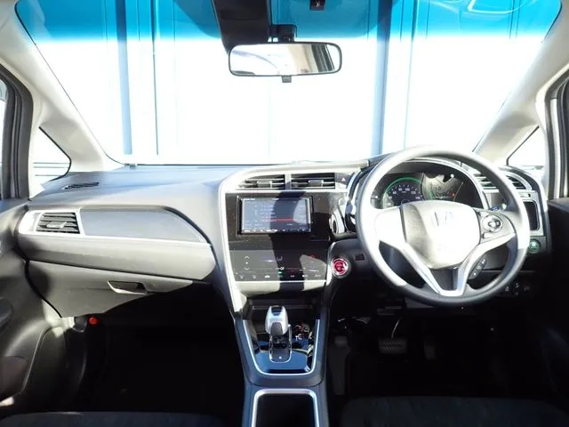 シャトル　ハイブリッド（ホンダ）の車両写真