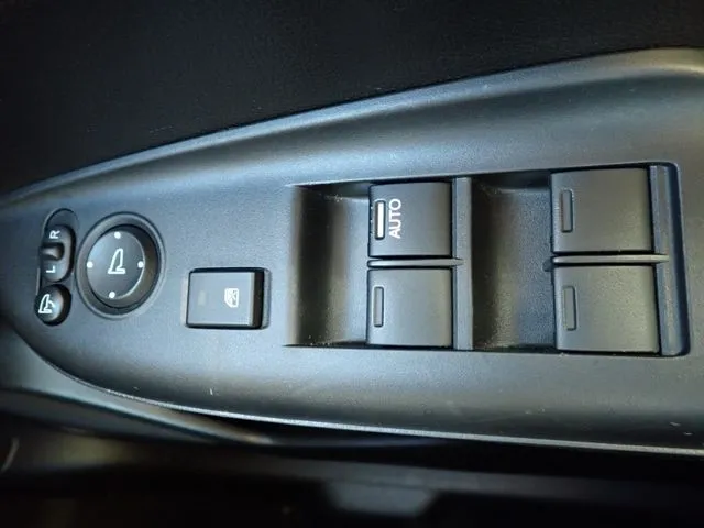 シャトル　ハイブリッド（ホンダ）の車両写真