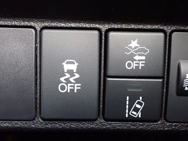 シャトル　ハイブリッド（ホンダ）の車両写真