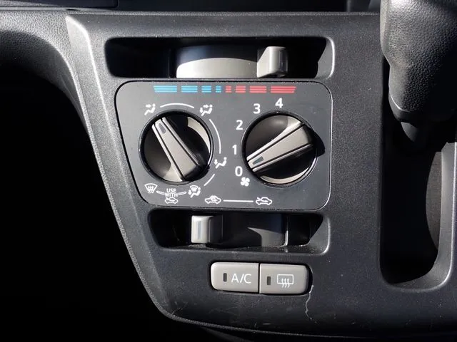 ミラ　イース（ダイハツ）の車両写真