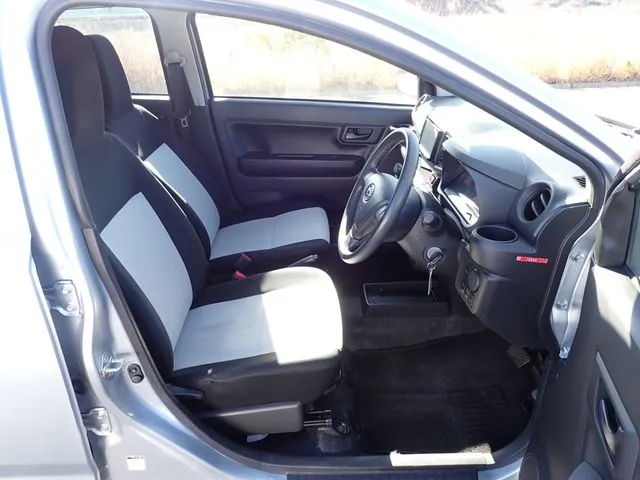 ミラ　イース（ダイハツ）の車両写真