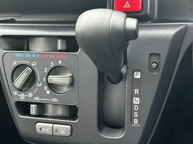 ミラ イース(ダイハツ)の車両写真