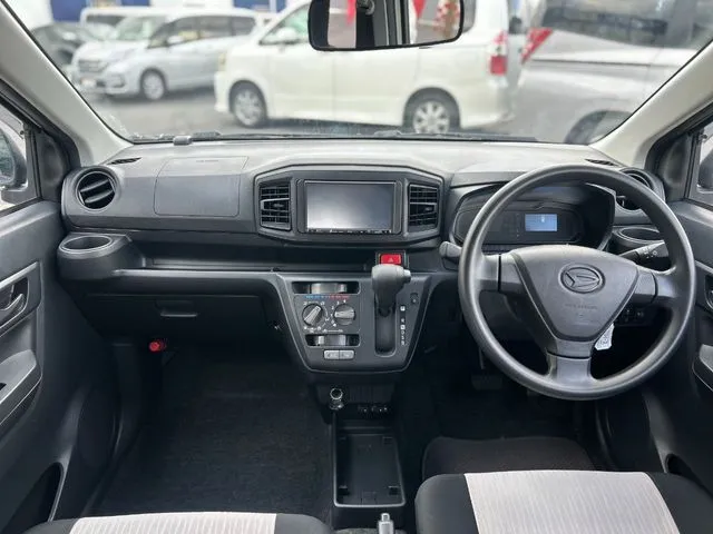 ミラ イース(ダイハツ)の車両写真