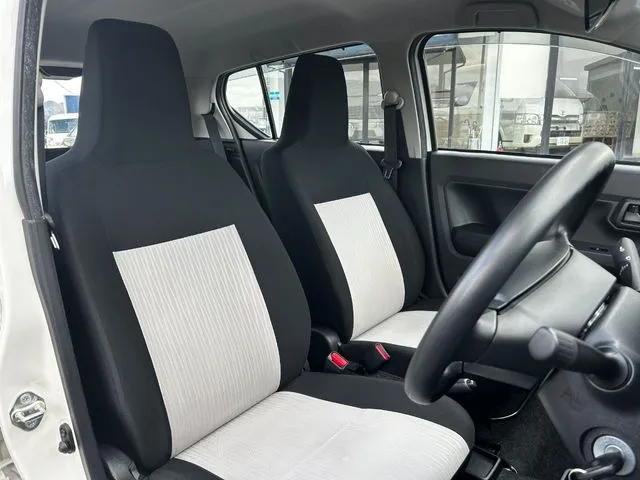 ミラ イース(ダイハツ)の車両写真