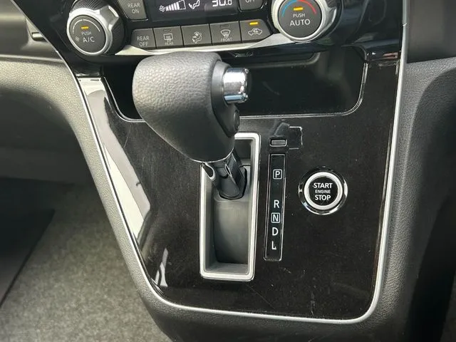 セレナ　Ｓハイブリッド（ニッサン）の車両写真