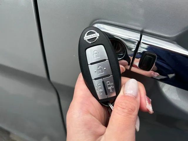 セレナ　Ｓハイブリッド（ニッサン）の車両写真