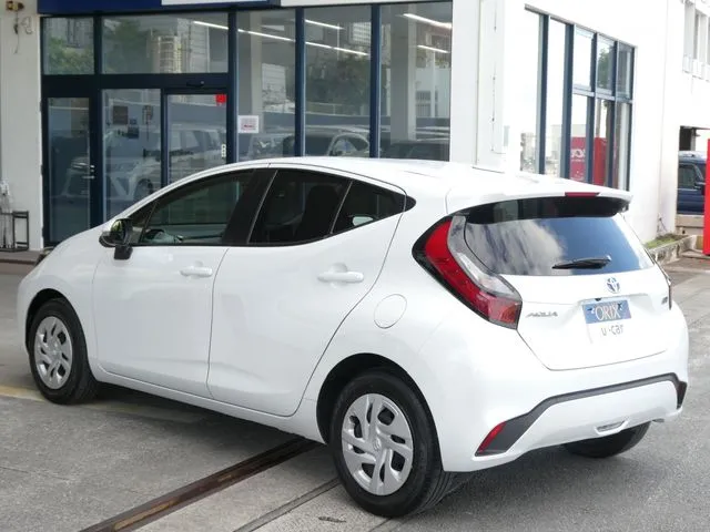 アクア（トヨタ）の車両写真