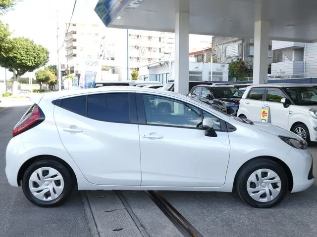 アクア（トヨタ）の車両写真