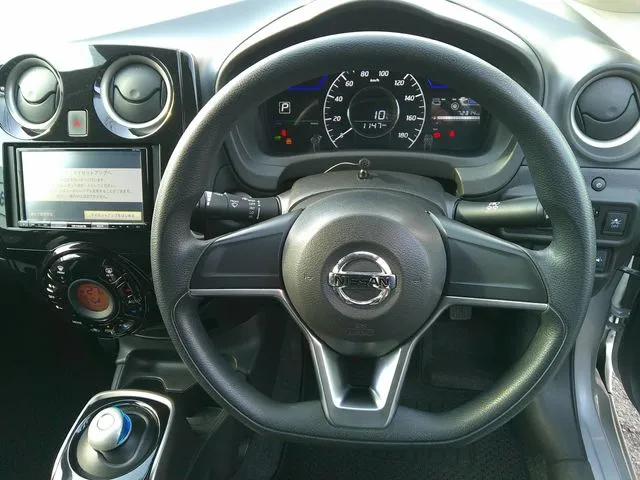 ノート 4WD(ニッサン)の車両写真