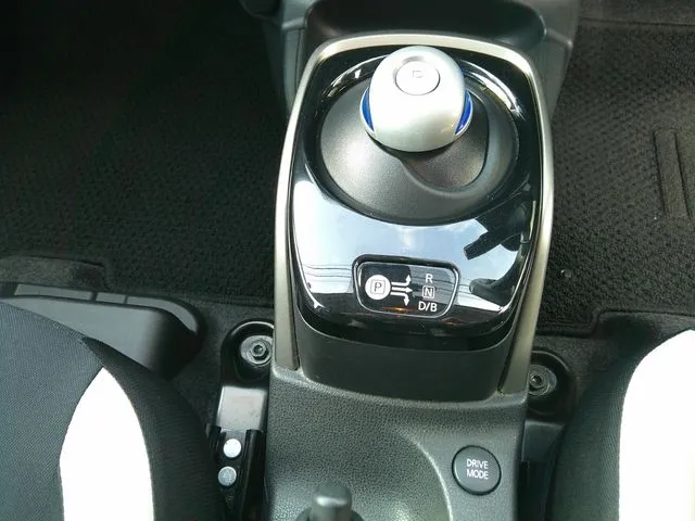 ノート 4WD(ニッサン)の車両写真