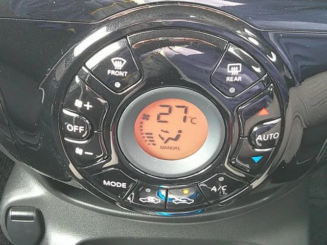 ノート 4WD(ニッサン)の車両写真