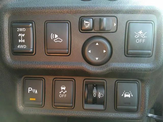 ノート 4WD(ニッサン)の車両写真