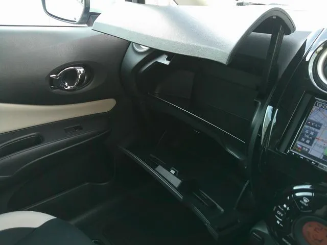 ノート 4WD(ニッサン)の車両写真