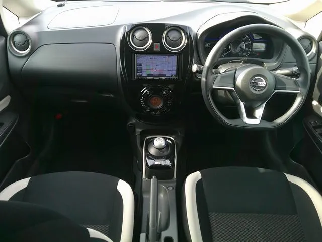 ノート 4WD(ニッサン)の車両写真