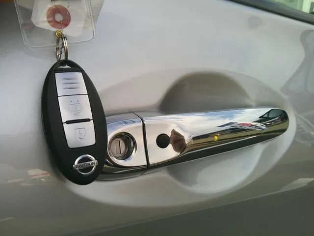 ノート 4WD(ニッサン)の車両写真