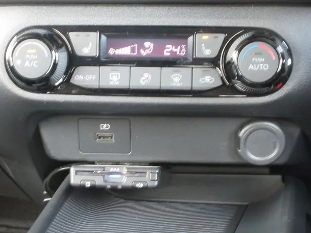 ニッサン　ノート