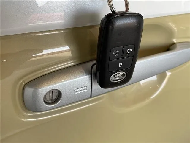 ムーヴ　キャンバス（ダイハツ）の車両写真