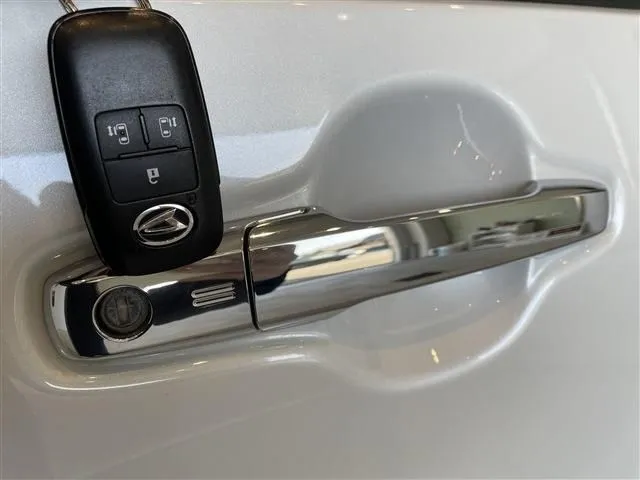 タント　カスタム（ダイハツ）の車両写真