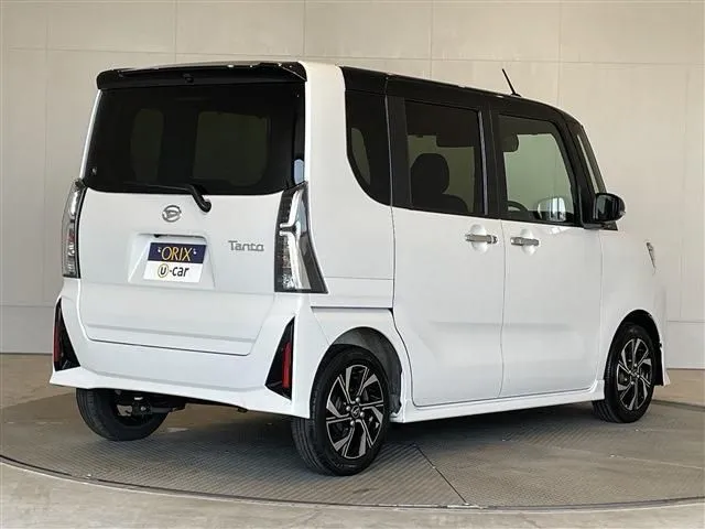 タント　カスタム（ダイハツ）の車両写真